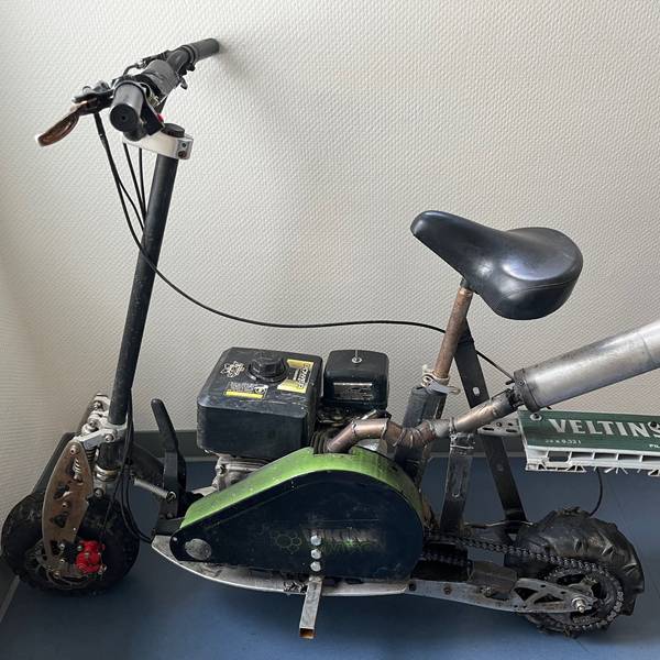 Der E-Scooter mit Verbrennungsmotor.