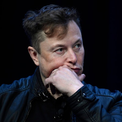 ARCHIV - 09.03.2020, USA, Washington: Elon Musk, Konzernchef des US-Elektroautohersteller Tesla, nimmt an der SATELLITE-Konferenz teil. (zu "Elon Musk kündigt baldigen Rücktritt als Twitter-Chef an") (zu dpa: «Nach EU-Untersuchung: Elon Musks X droht hohe Geldstrafe») Foto: Susan Walsh/AP/dpa +++ dpa-Bildfunk +++