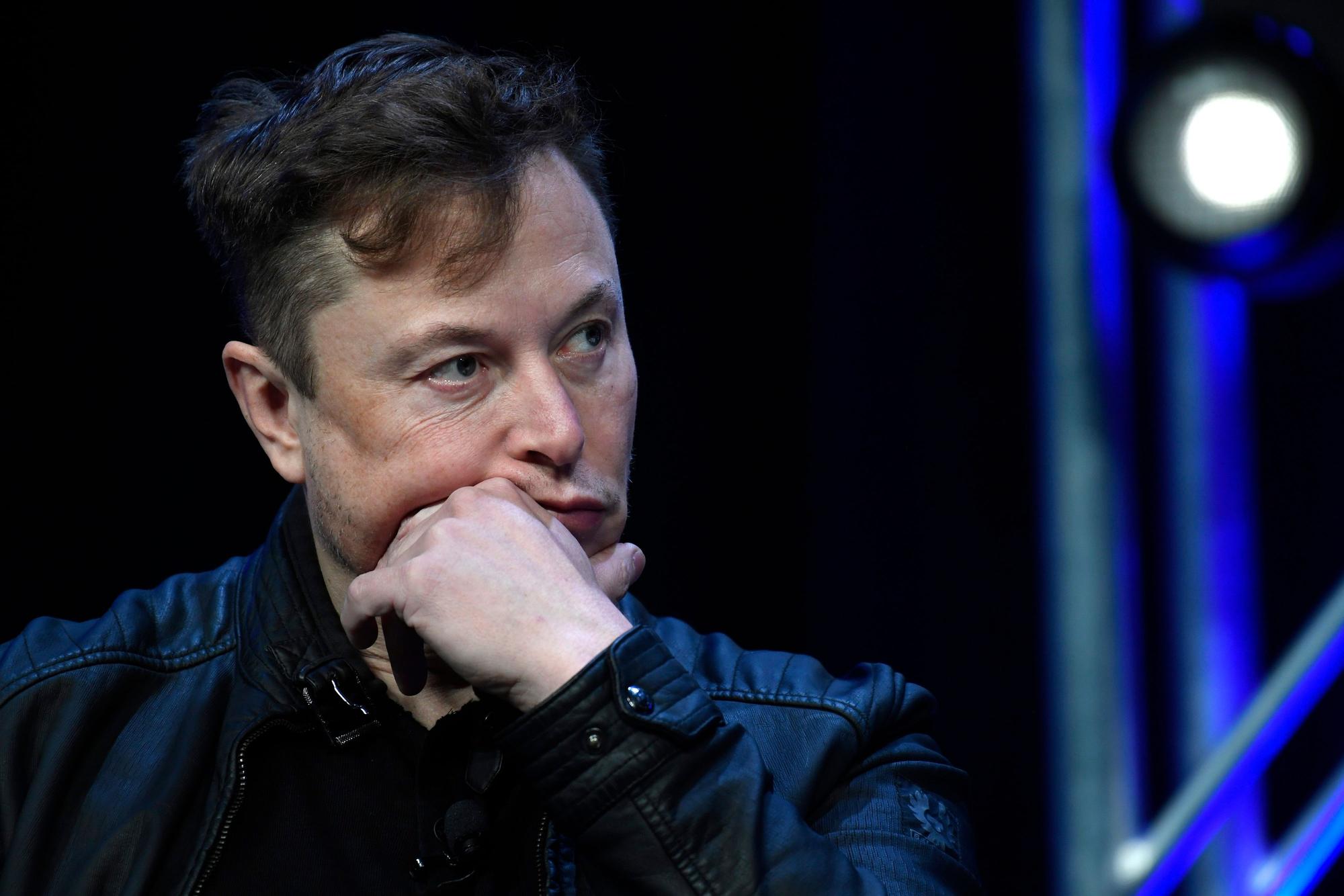 ARCHIV - 09.03.2020, USA, Washington: Elon Musk, Konzernchef des US-Elektroautohersteller Tesla, nimmt an der SATELLITE-Konferenz teil. (zu "Elon Musk kündigt baldigen Rücktritt als Twitter-Chef an") (zu dpa: «Nach EU-Untersuchung: Elon Musks X droht hohe Geldstrafe») Foto: Susan Walsh/AP/dpa +++ dpa-Bildfunk +++