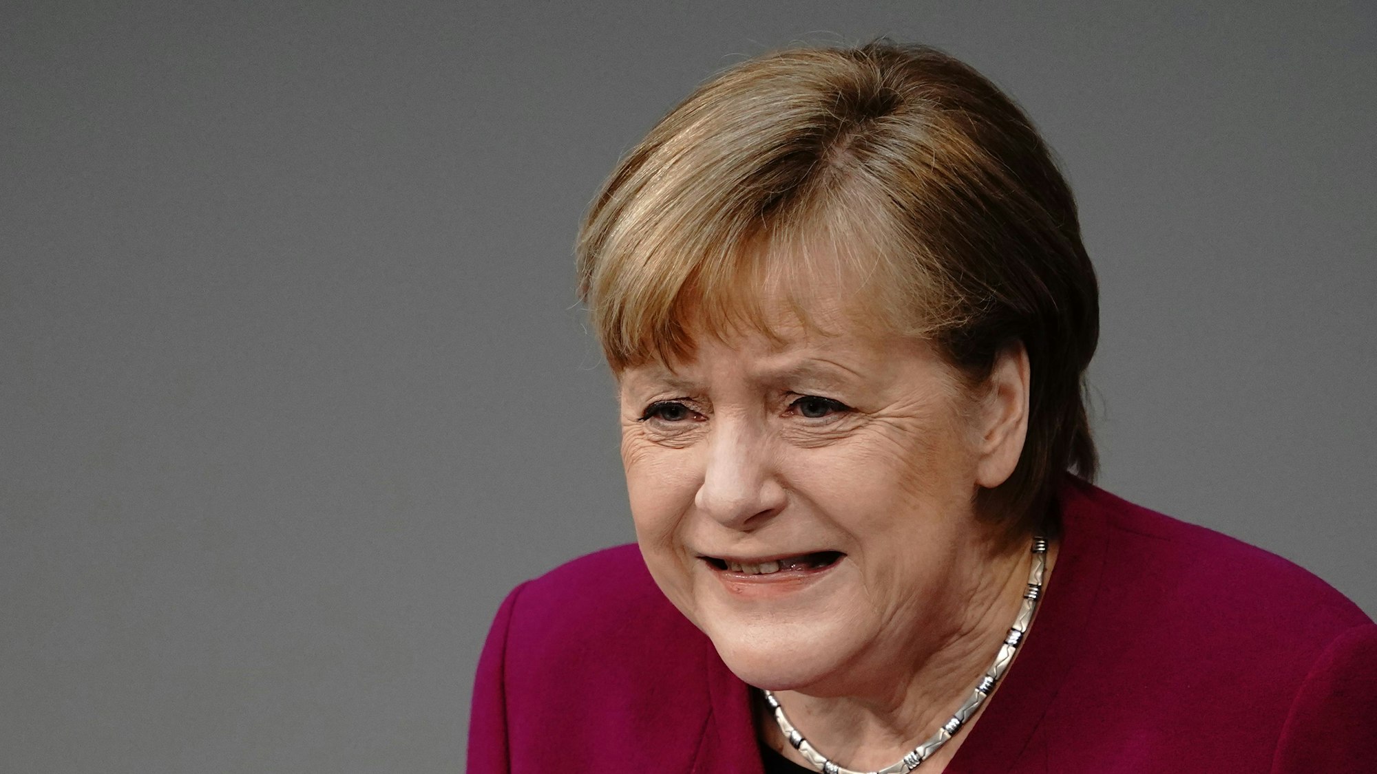 Angela Merkel gibt im Bundestag eine Regierungserklärung zur Corona-Pandemie und zum Europäischen Rat ab.