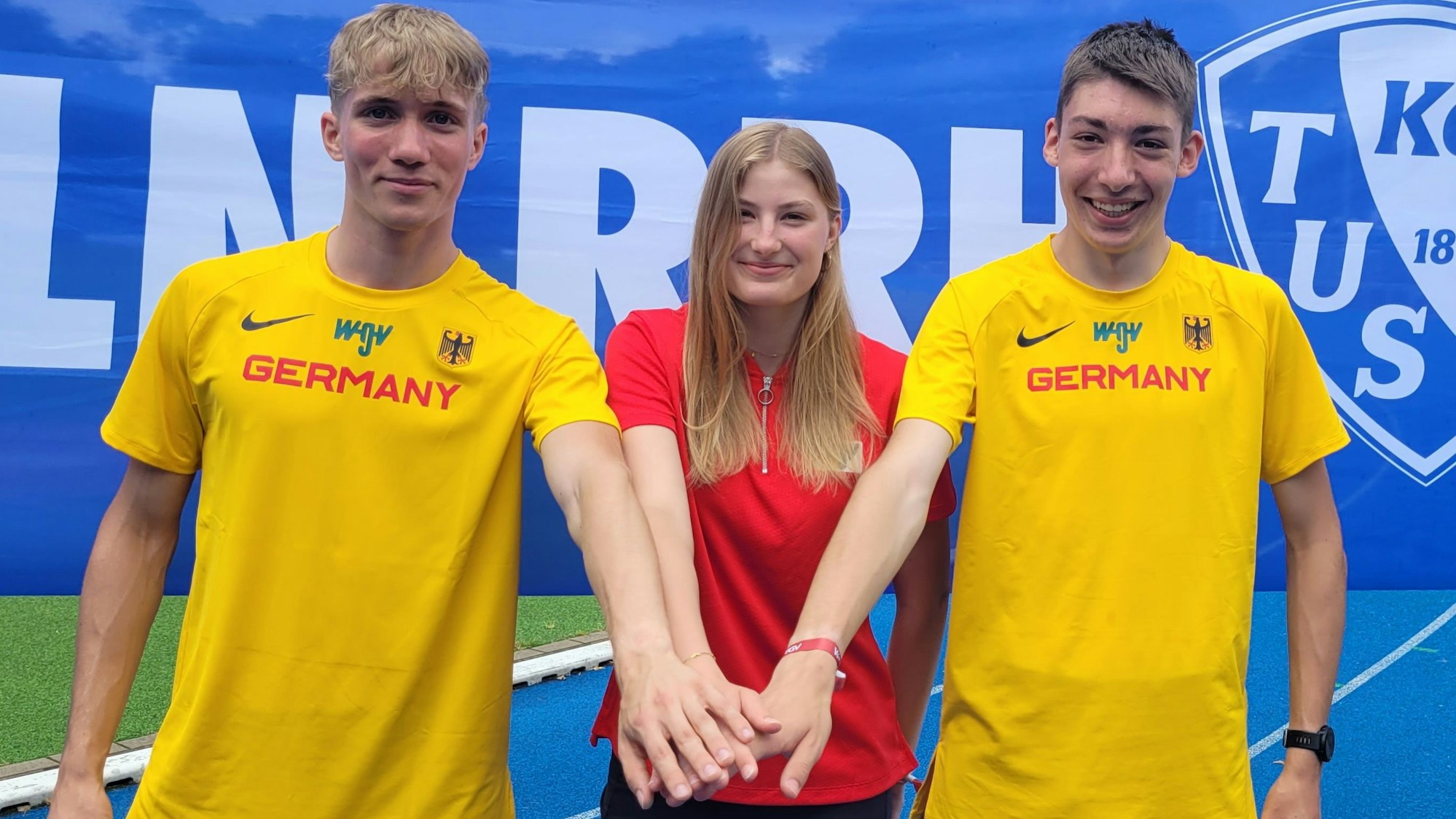 Jan Merheim (von links), Lynn Pöppelmann und Paul Klose vom TuS Köln rrh.