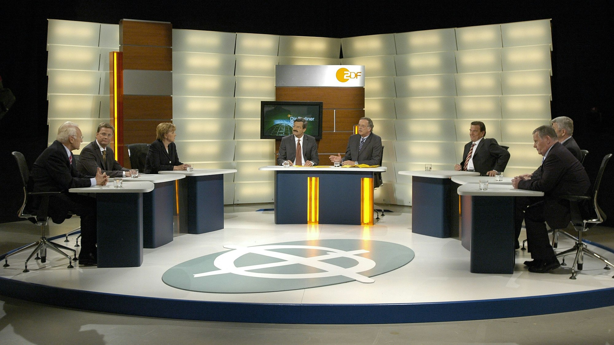 Ein Abend für die Geschichtsbücher: Die sogenannte Elefantenrunde nach der Bundestagswahl am Sonntag (18.09.2005) im ZDF-Hauptstadtstudio in Berlin.