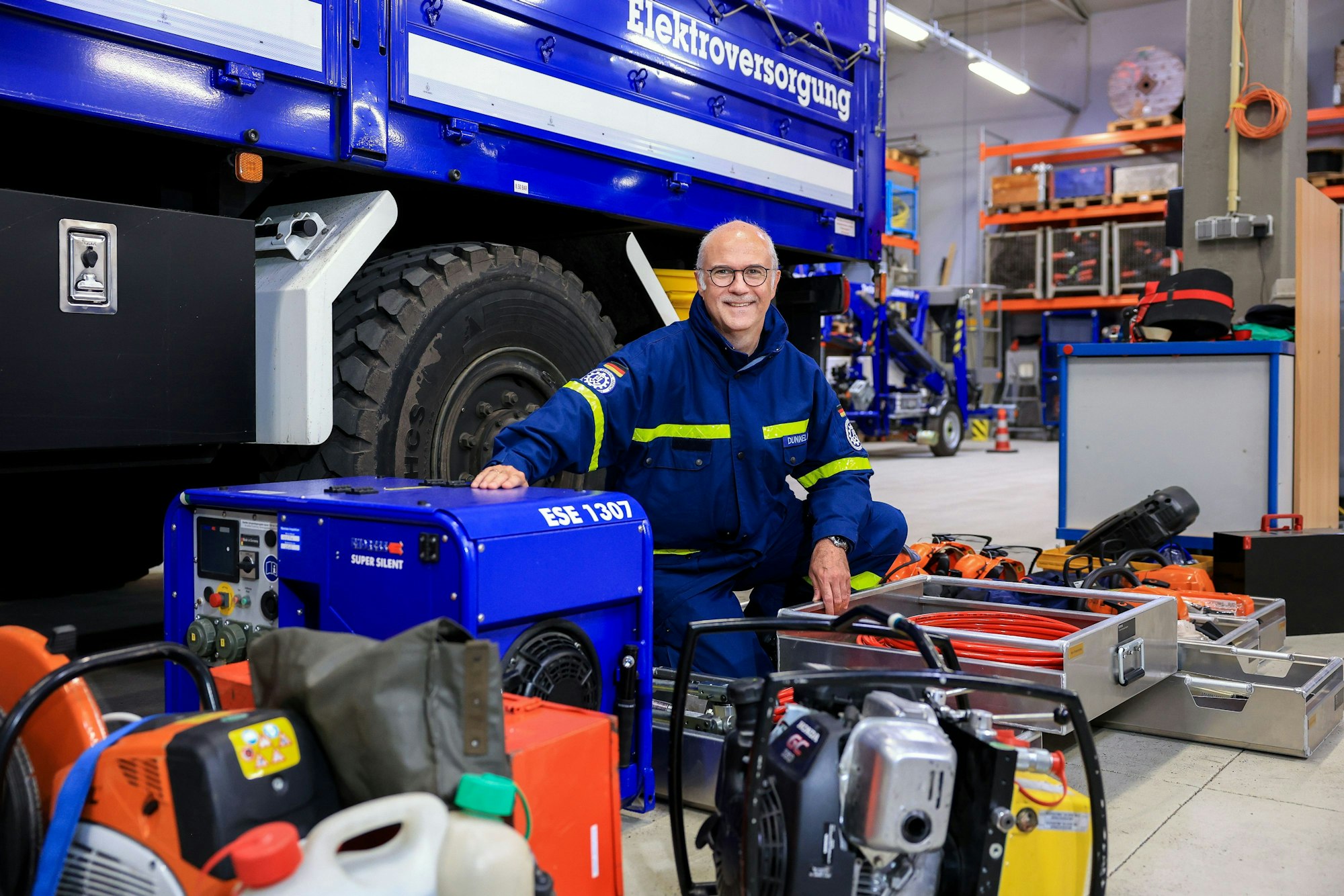 Porträt von Manfred Dunkel vom THW, der schon seinen Ersatzdienst beim THW im Katastrophenschutz absolviert hat.