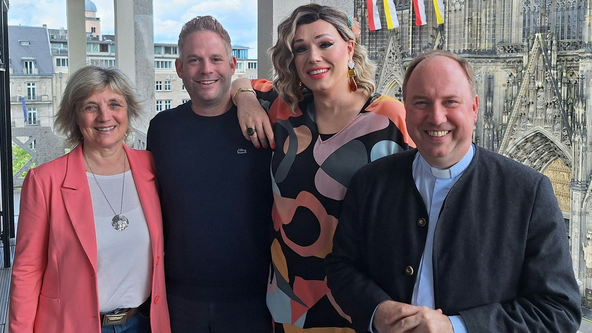 Teilnehmende an Veranstaltungen des Kölner Stadtdekanats zum Cologne Pride Festival 2024: Annelie Bracke, Ken Reise (alias Julie Voyage), Cassy Carrington, Robert Kleine (von links)