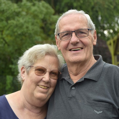 Ihre Goldhochzeit feiern Sofie und Barthel Winz. Die Hochzeit fand 1974 im Nikolauskloster bei Schloss Dyck statt.
