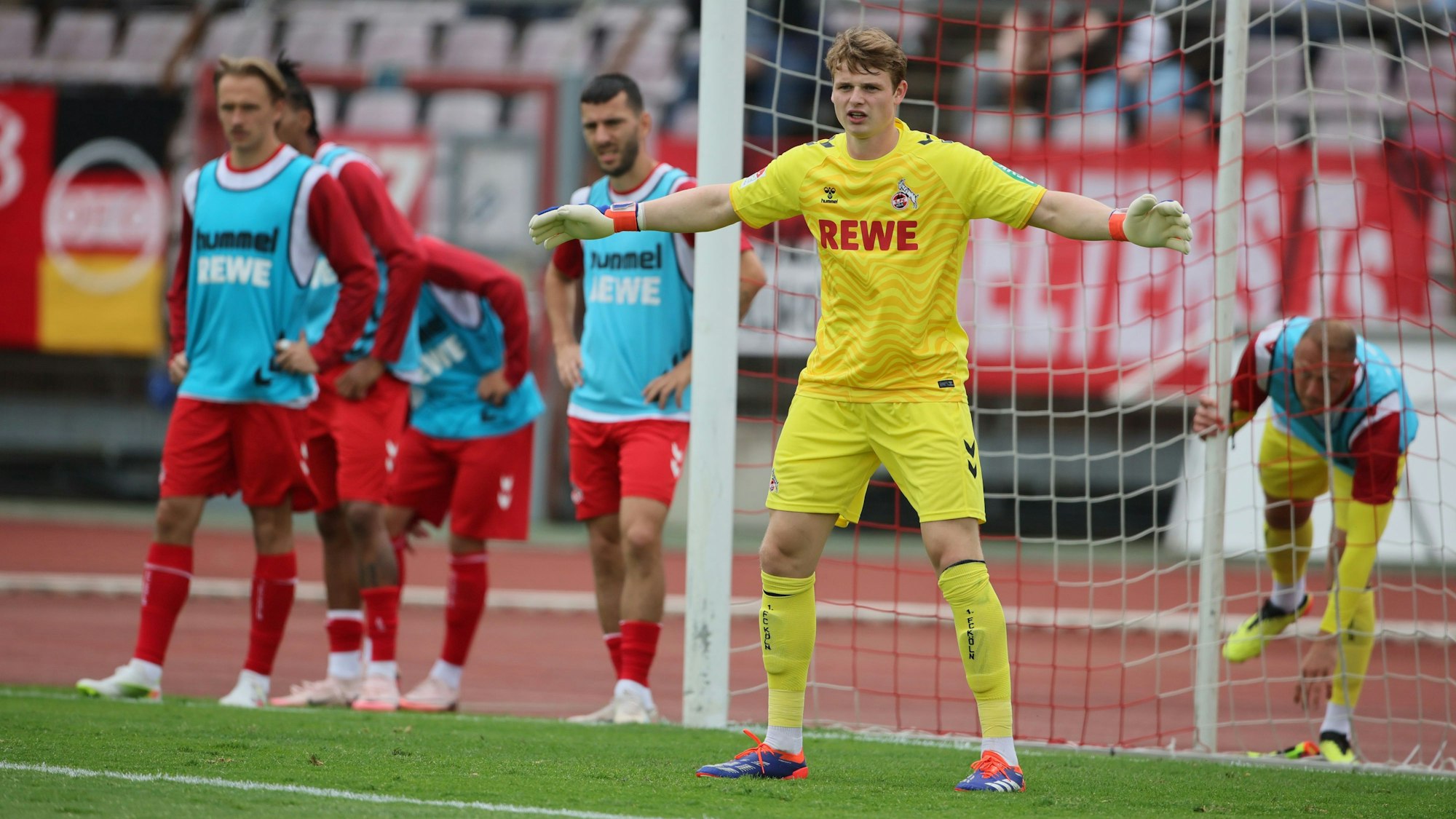 FC-Torhüter Jonas Urbig ist wieder fit für die Testspiele gegen St. Truiden und Viktoria Köln.
