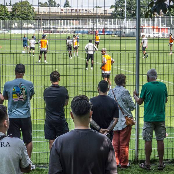Training der Profis könnte in Leverkusen bald passé sein. Wenn es nach bayer 04 geht, zieht der Trainingsbetrieb nach Monheim umziehen. Aber da regt sich breiter Protest.