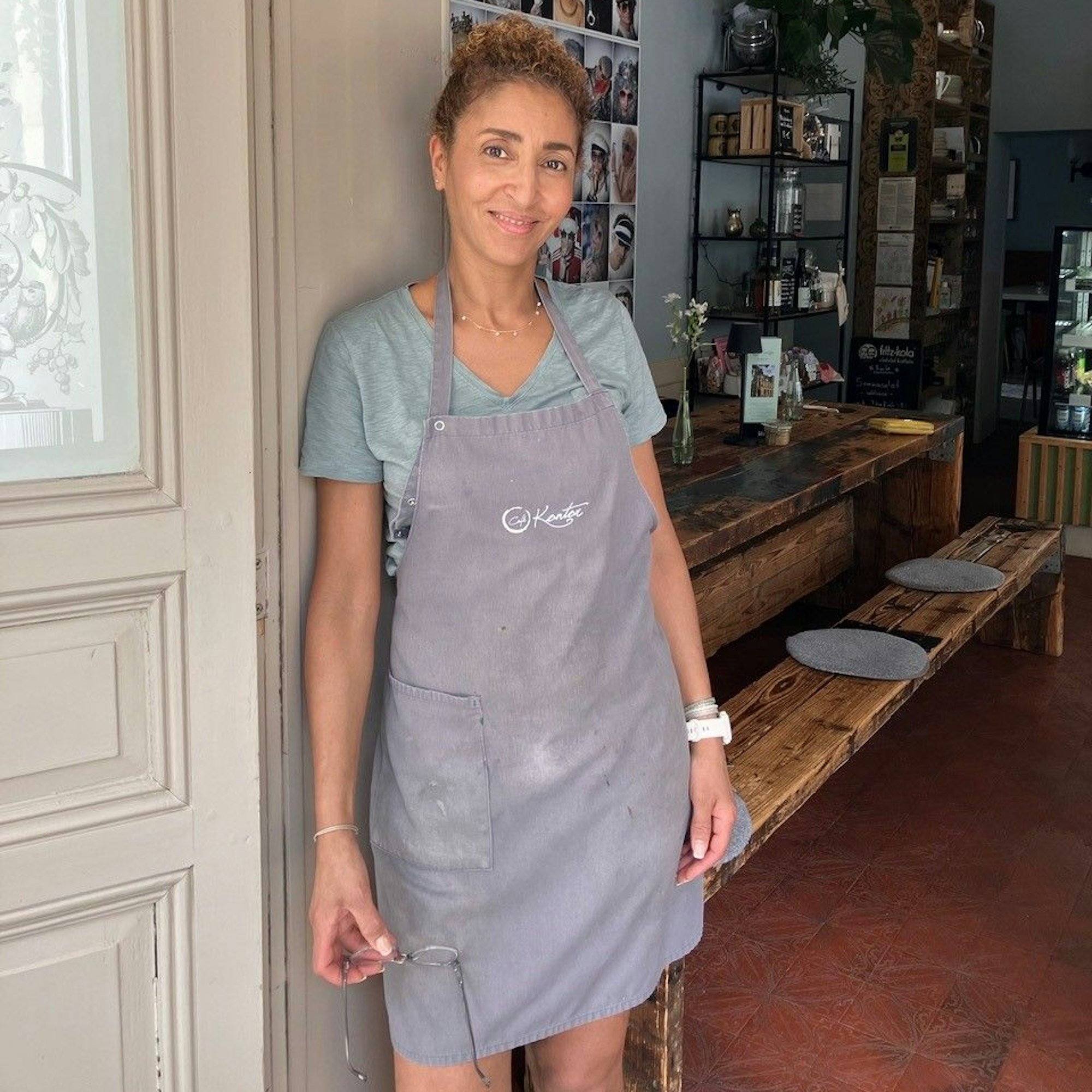 Pächterin Zahra Campregher vom Café Kontor in Mönchengladbach