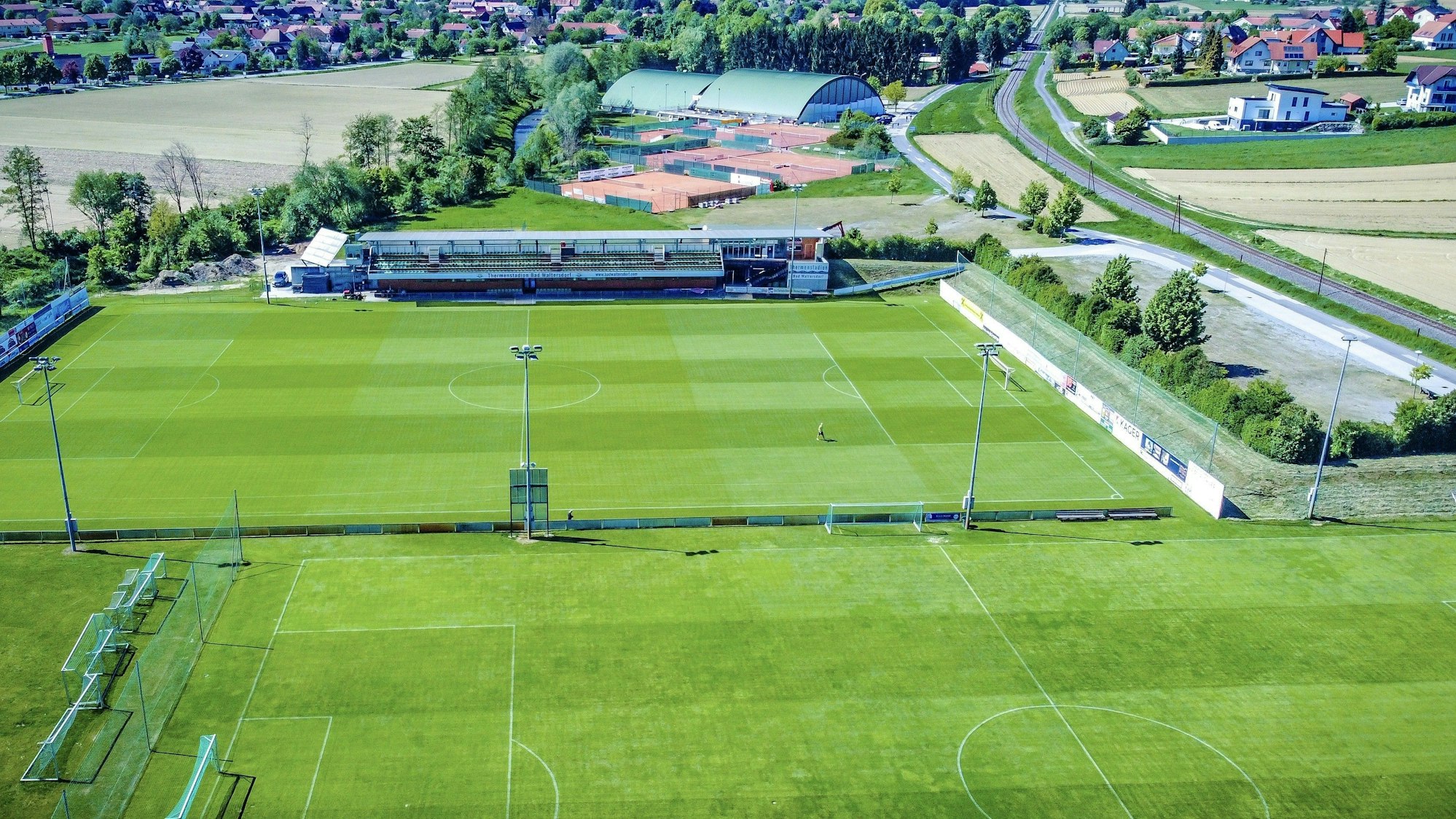 Im Thermenstadion in Bad Waltersdorf trainiert der 1. FC Köln und trifft im Testspiel auf Swansea.
