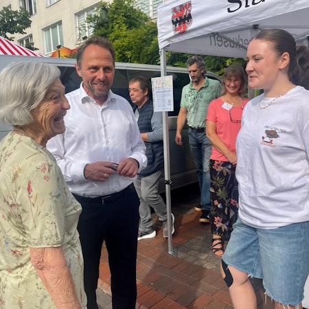 Drei Menschen unterschiedlichen Alters