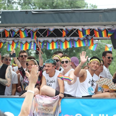 Das Kölner CSD-Motto lautet erneut „Für Menschenrechte – Viele. Gemeinsam. Stark!“ (Archivbild)