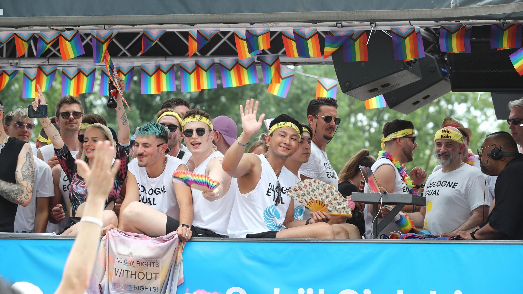 Das Kölner CSD-Motto lautet erneut „Für Menschenrechte – Viele. Gemeinsam. Stark!“ (Archivbild)