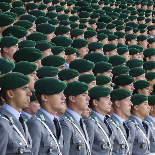 Brauchen wir wieder die Wehrpflicht? Optik Streitgespräch