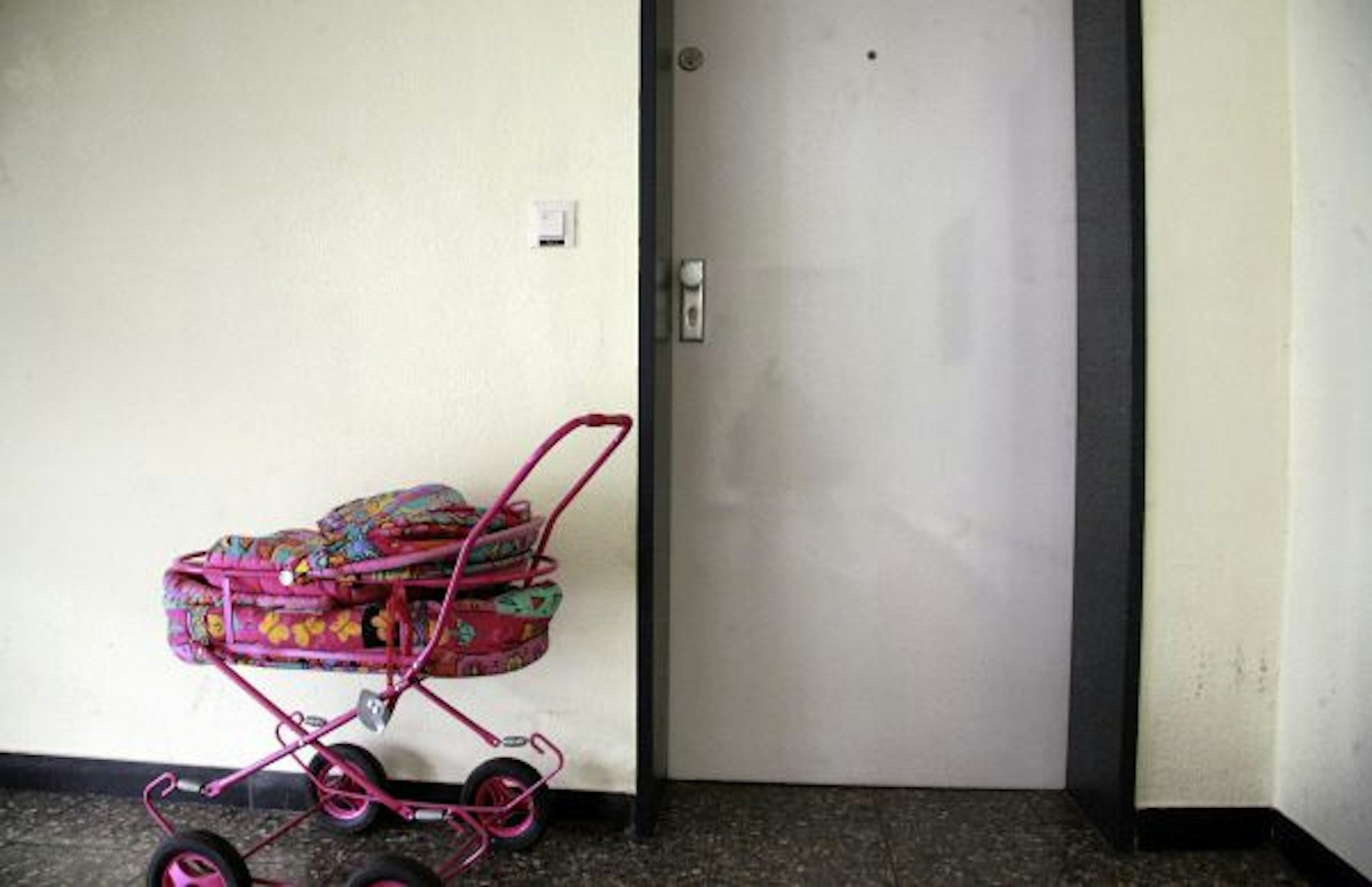 Lenis Puppenwagen stand monatelang Hausflur vor der Wohnung ihrer Familie