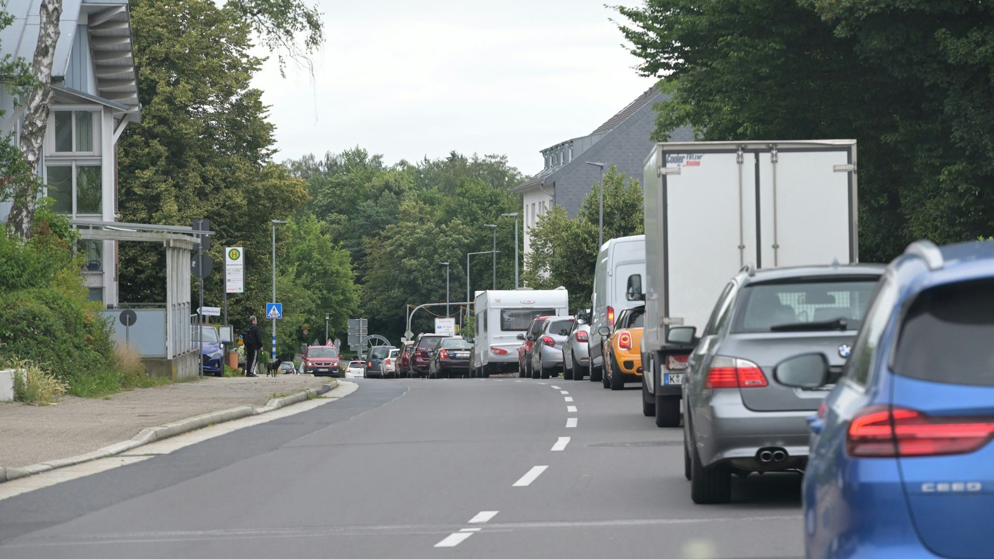 Baustelle-Sperrung-A4- Stau -Umleitung
Stau in Moitzfeld aufgrund der schlechten Ampelschaltung an der Kreuzung in Moitzfeld.
