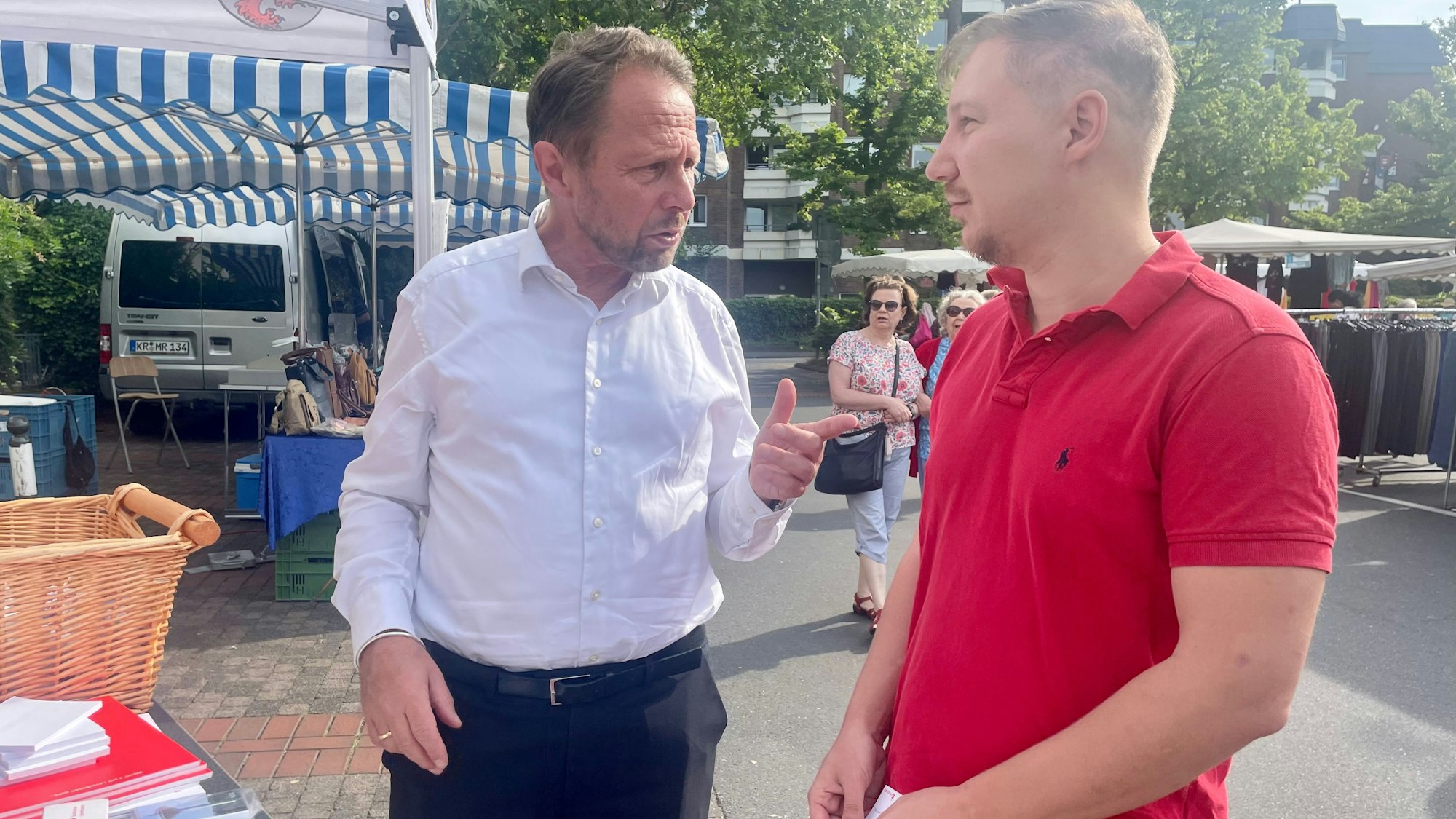 Marktgespräch in Opladen: Uwe Richrath diskutiert mit Dominik Bauer