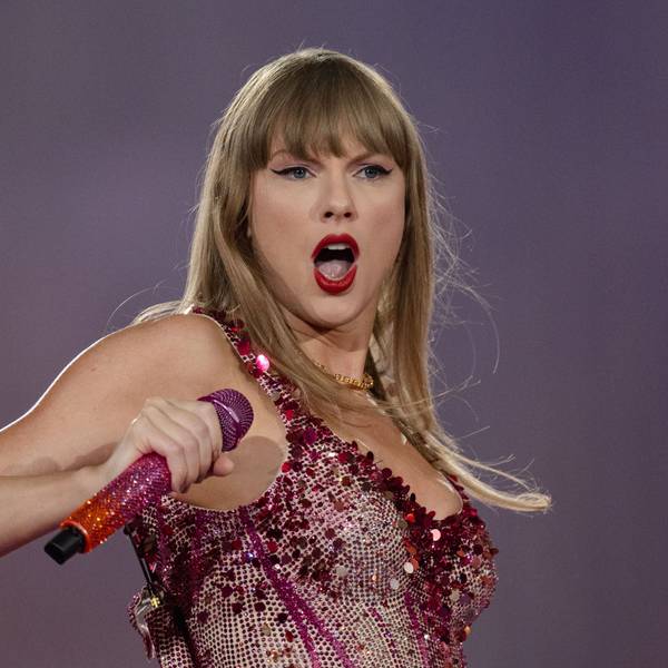 US-Sängerin Taylor Swift steht in der Veltins-Arena auf der Bühne.