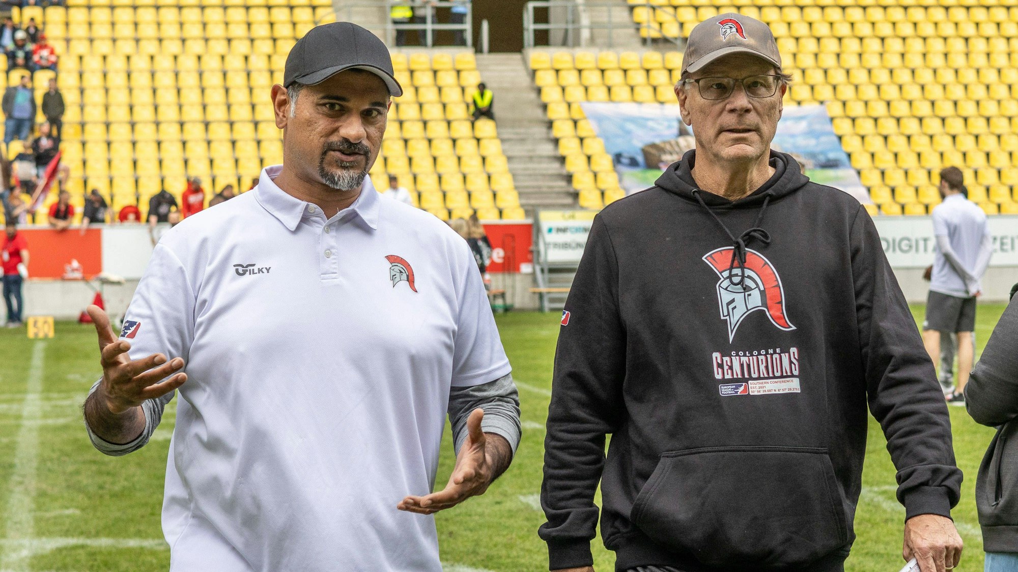 European League of Football, Cologne Centurions vs. Madrid Bravos, Aachen, 15.6.2024 Jag Bal Defensive Coordinator Cologne Centurions & Gregg Brandon Head Coach Cologne Centurions, Cologne Centurions vs. Madrid Bravos am 15.6.2024, Tivoli, Aachen *** European League of Football, Cologne Centurions vs Madrid Bravos, Aachen, 15 6 2024 Jag Bal Defensive Coordinator Cologne Centurions Gregg Brandon Head Coach Cologne Centurions , Cologne Centurions vs Madrid Bravos on 15 6 2024, Tivoli, Aachen Copyright: xBEAUTIFULxSPORTS/MarcxJungex