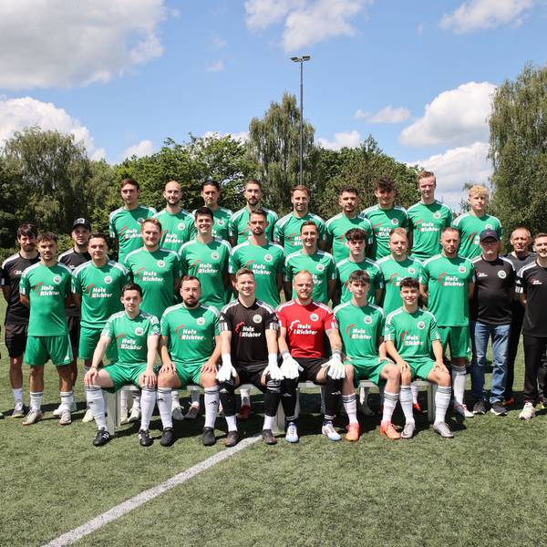 Mannschaftsfoto der Bezirksliga-Fußballer des TuS Lindlar.