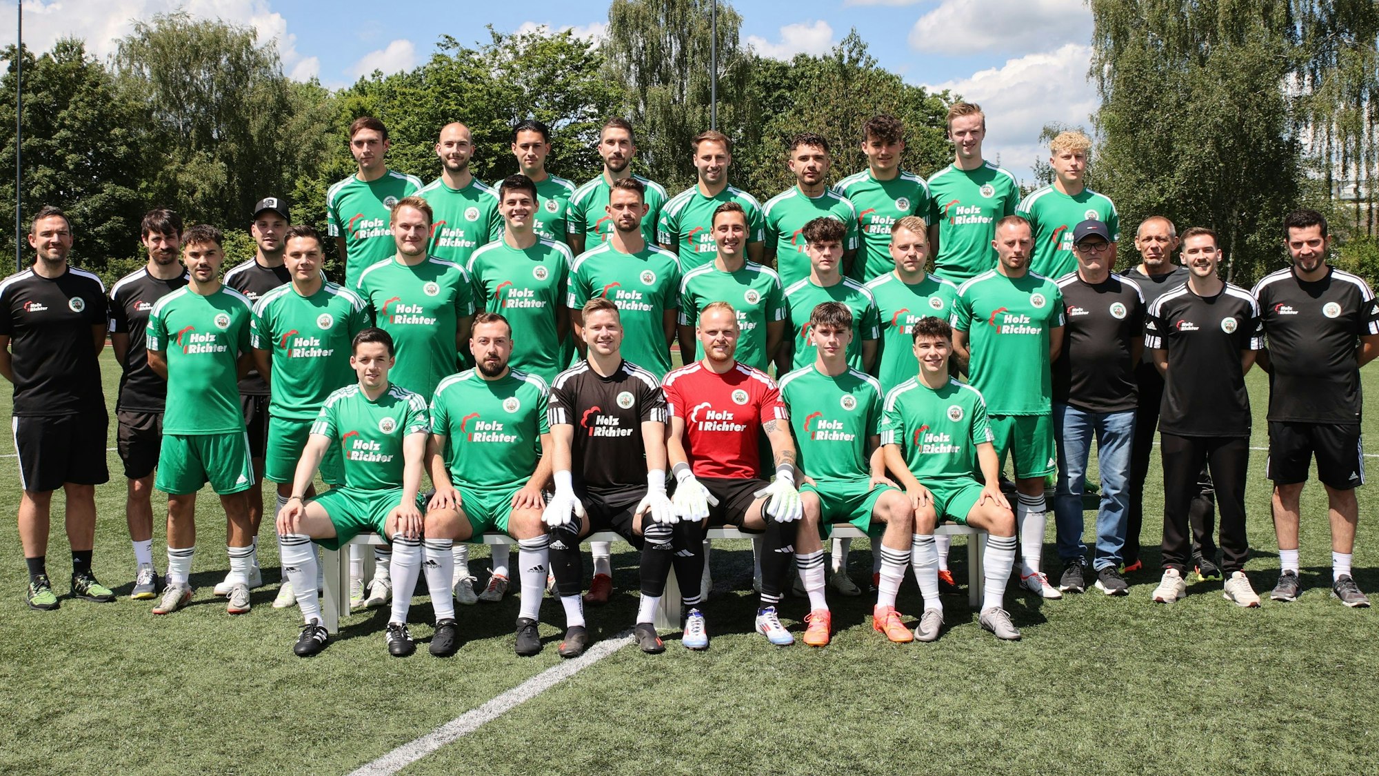 Mannschaftsfoto der Bezirksliga-Fußballer des TuS Lindlar.