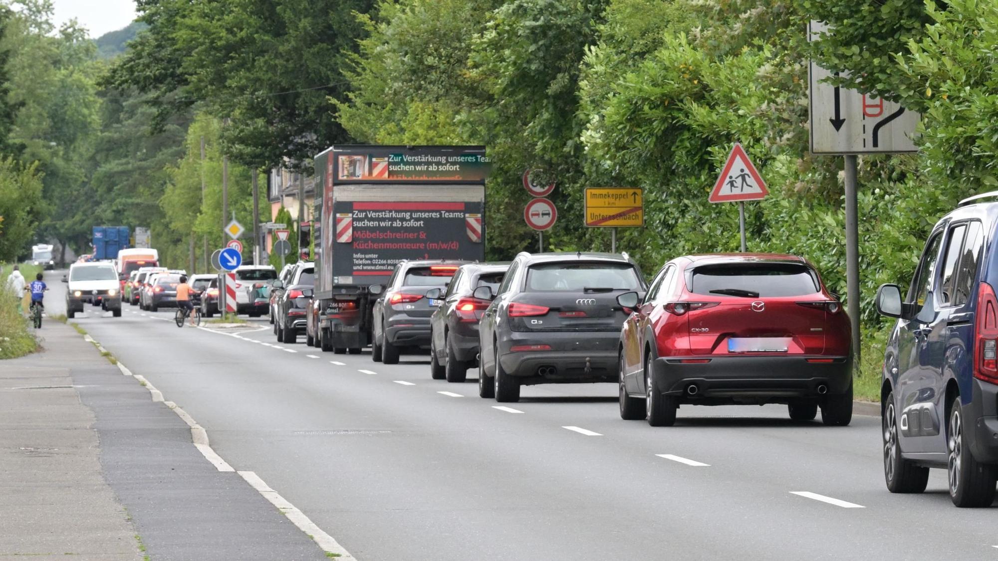 Baustelle-Sperrung-A4- Stau -Umleitung
Zwischen Untereschbach und Immekeppel