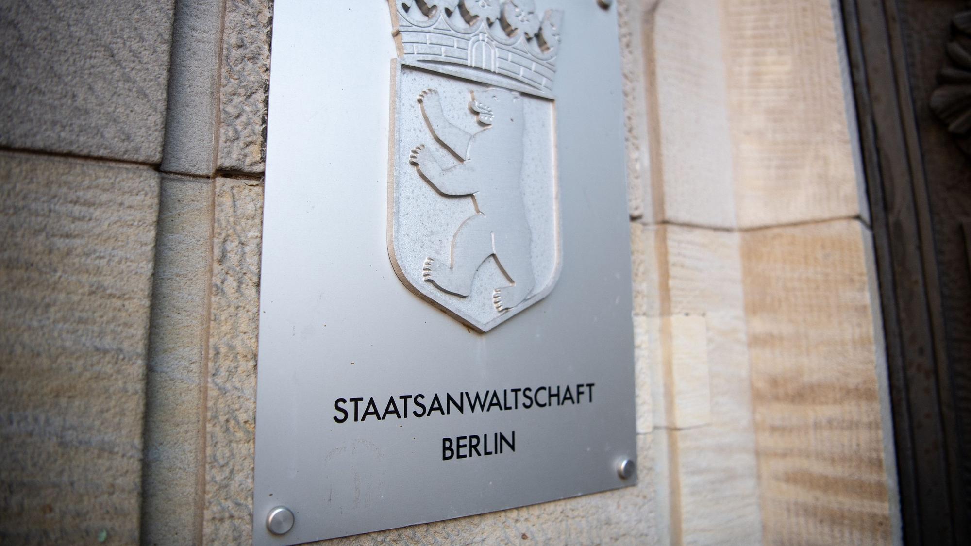 Das Schild mit der Aufschrift «Staatsanwaltschaft Berlin» am Eingang des Gerichts in Moabit.