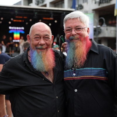 19.07.2024
Köln:
Cologne Pride (CSD) in der Kölner Altstadt.
Bühne am Altermarkt
Andreas und Georg mit guten Bärten
Foto: Martina Goyert