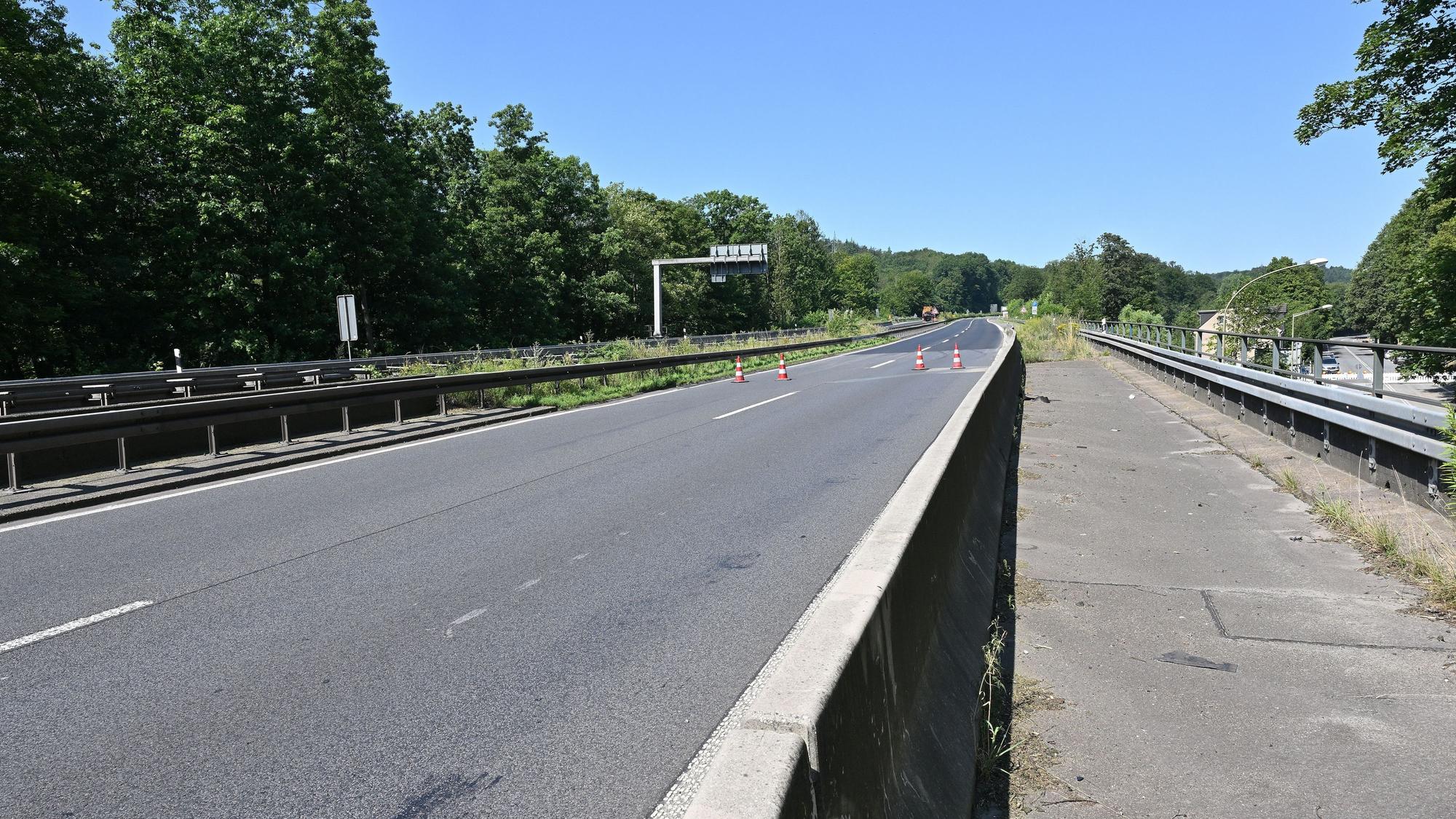 Das Foto zeigt die gesperrte Autobahn 4