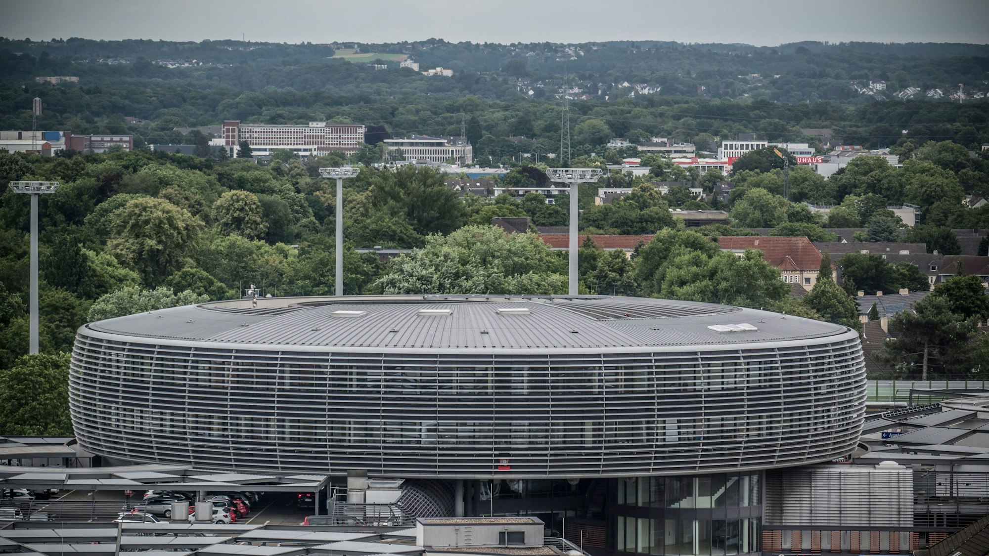 Die Stadtverwaltung Leverkusen, hier das Rathaus, braucht mehr Leute, um den Bearbeitungsstau abzuarbeiten.