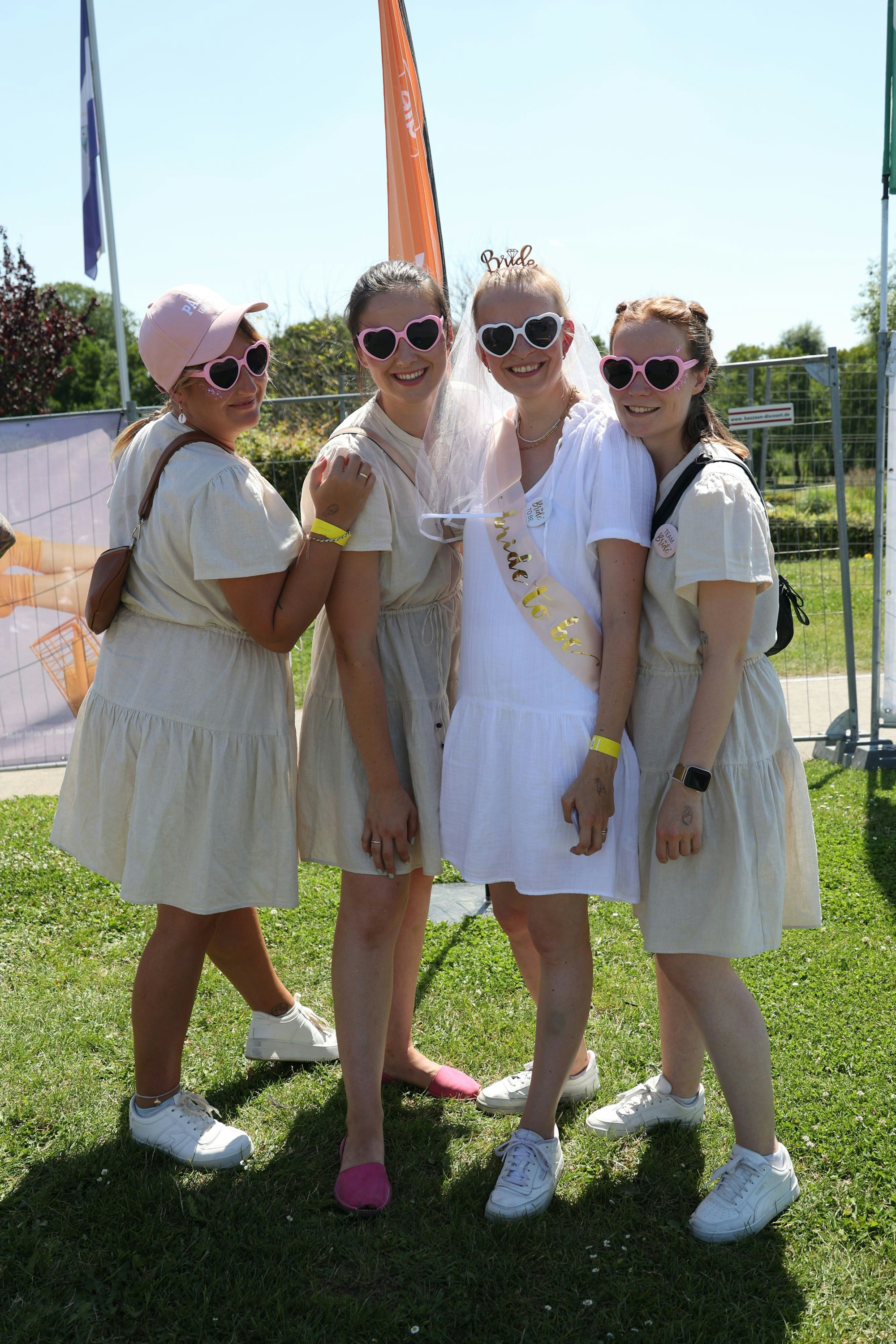 Jana (v.l.), Lena, Braut Julia und Julia aus Steinfurt feierten Junggesellinnenabschied.