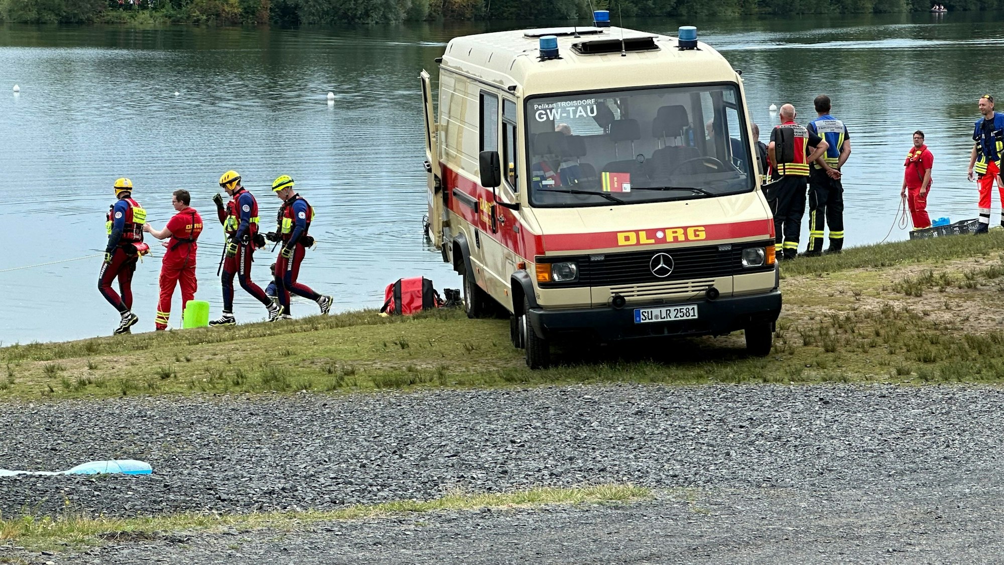 150 Einsatzkräfte waren am Rotter See im Einsatz.