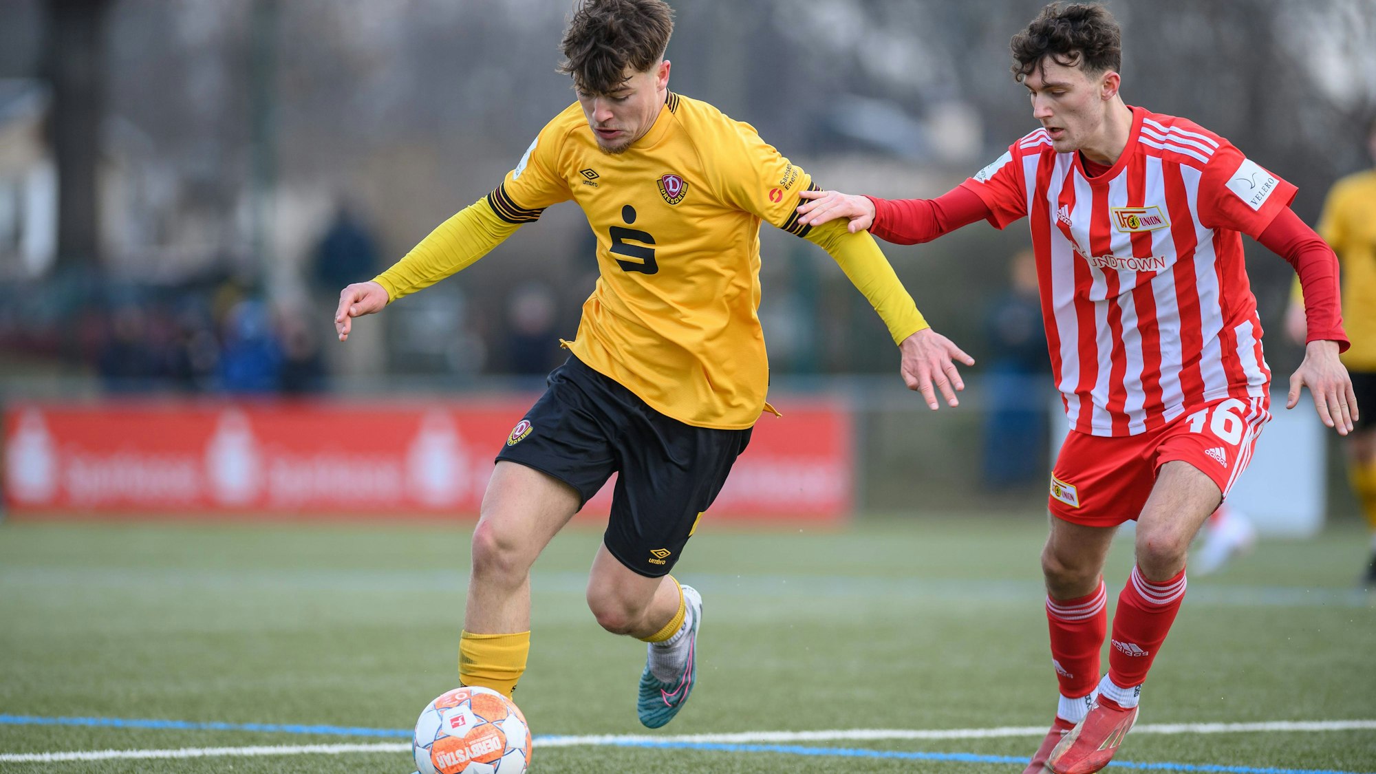 Dresdens Nik Orth am Ball SG Dynamo Dresden U19 - 1. FC Union Berlin Fußball Saison 2022/2023 Sportpark Ostra Dresden 11. März Maerz 2023 *** Dresdens Nik Orth on the ball SG Dynamo Dresden U19 1 FC Union Berlin Football season 2022 2023 Sportpark Ostra Dresden 11 March 2023