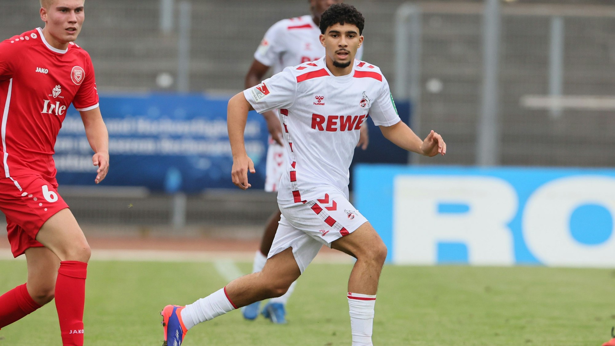 Testspiel im Leimbachstadion in Siegen, Sportfreunde Siegen (Oberliga Wetsfalen) vs. 1. FC Köln, Mitte: Fayssal Harchaoui (1. FC Köln), 05.07.2024, Bild: Herbert Bucco