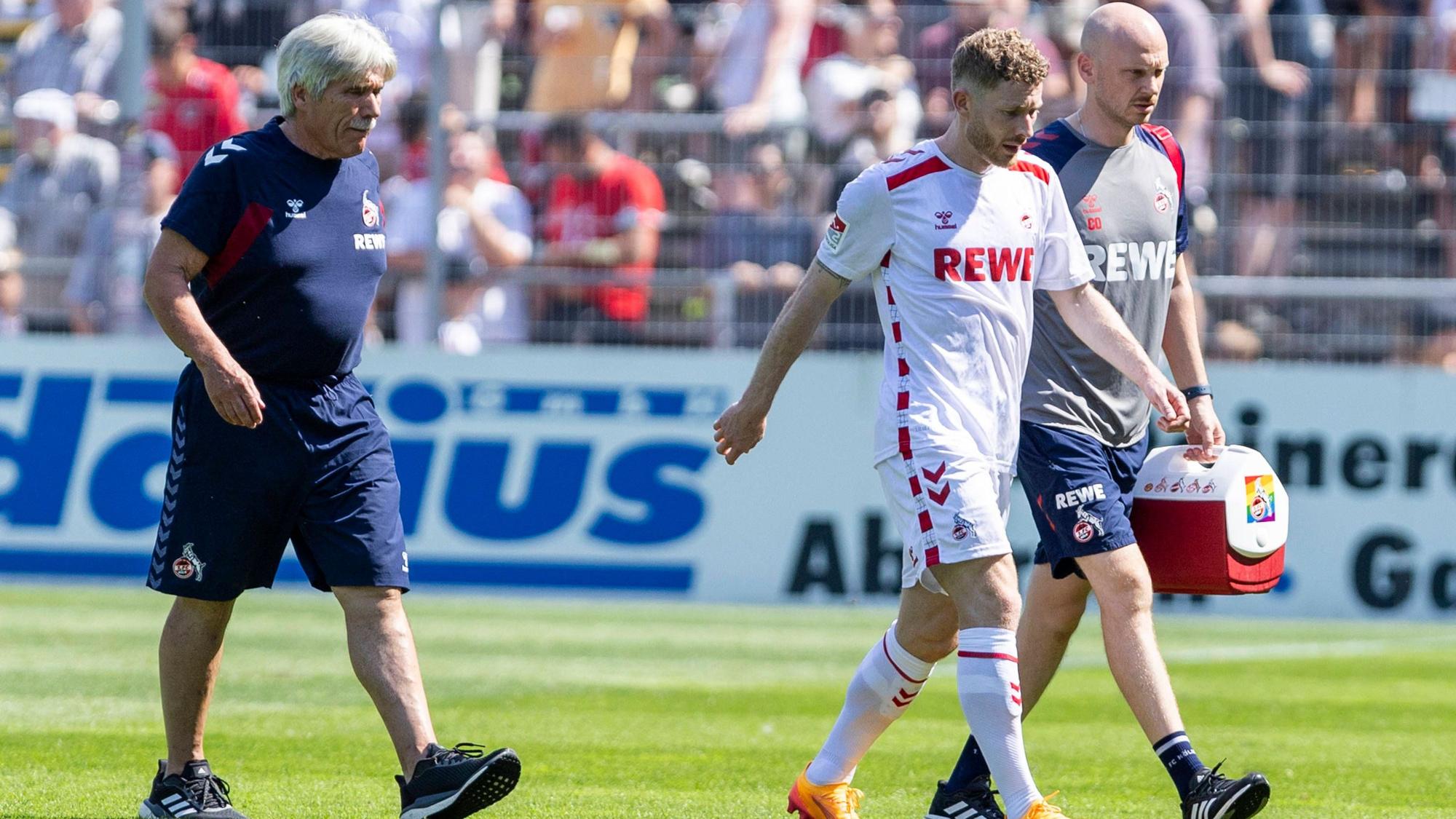 Testspiel: 1. FC Köln - Viktoria Köln, 20.07.2024 Florian Kainz 1. FC Köln, 11 muss behandelt und ausgewechselt werden. Testspiel, 1. FC Köln - Viktoria Köln, am 20.07.2024, Sportpark Höhenberg, Köln *** Test match 1 FC Köln Viktoria Köln, 20 07 2024 Florian Kainz 1 FC Köln, 11 must be treated and substituted Test match, 1 FC Köln Viktoria Köln, on 20 07 2024, Sportpark Höhenberg, Cologne Copyright: xBEAUTIFULxSPORTS/Meuselx