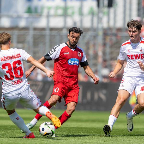 GER, Jubiläum 120 Jahre FC Viktoria Koeln vs. 1. FC Köln, Saison 2024/25 / 20.07.2024, Sportpark Hoehenberg, Koeln, GER, Jubiläum 120 Jahre FC Viktoria Koeln vs. 1. FC Köln, Saison 2024/25 Im Bild: Meiko Waeschenbach 1. FC Koeln, 36 Albion Vrenezi, FC Viktoria Koeln, 10 Maximilian Schmid 1. FC Koeln, 43 im Zweikampf, Duell, Dynamik, Aktion, Action, Spielszene *** GER, Anniversary 120 years FC Viktoria Koeln vs 1 FC Köln, season 2024 25 20 07 2024, Sportpark Hoehenberg, Koeln, GER, Anniversary 120 years FC Viktoria Koeln vs 1 FC Köln, season 2024 25 In the picture Meiko Waeschenbach 1 FC Koeln, 36 Albion Vrenezi, FC Viktoria Koeln, 10 Maximilian Schmid 1 FC Koeln, 43 in duel, duel, dynamics, action, action, game scene nordphotoxGmbHxx/xDenkinger nph00015