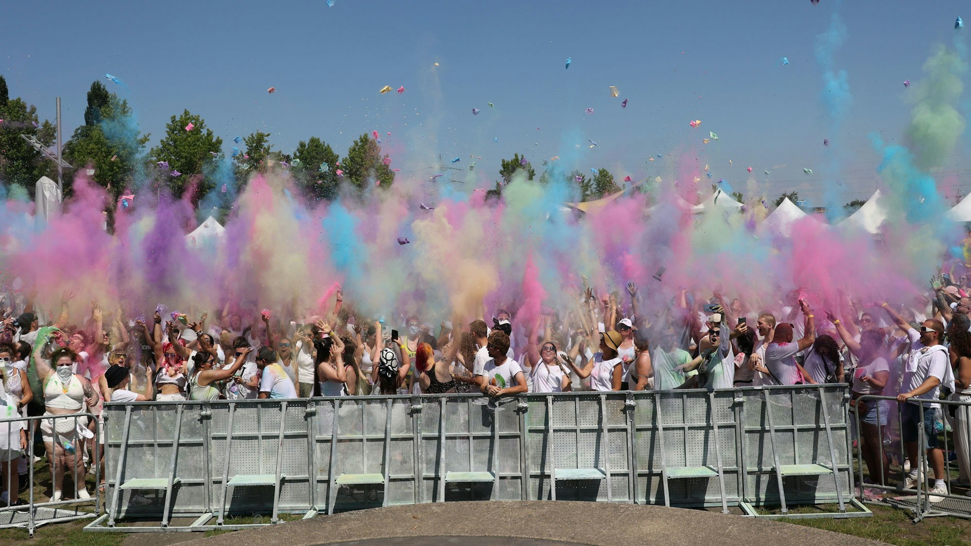 So bunt war das Holifestival in Leverkusen.