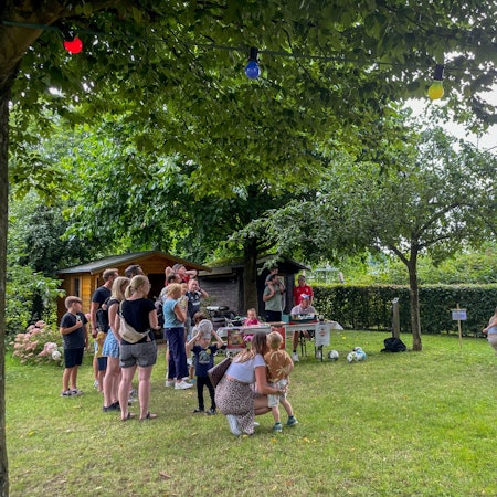 Auch Torwandschießen gehörte zu den Angeboten auf der Witzheldener Reisbreikirmes.
