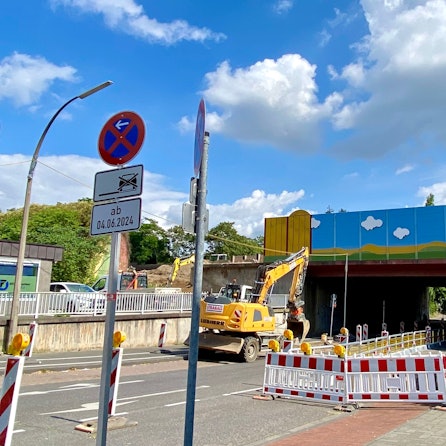 Zu sehen ist die Autobahnbrücke.