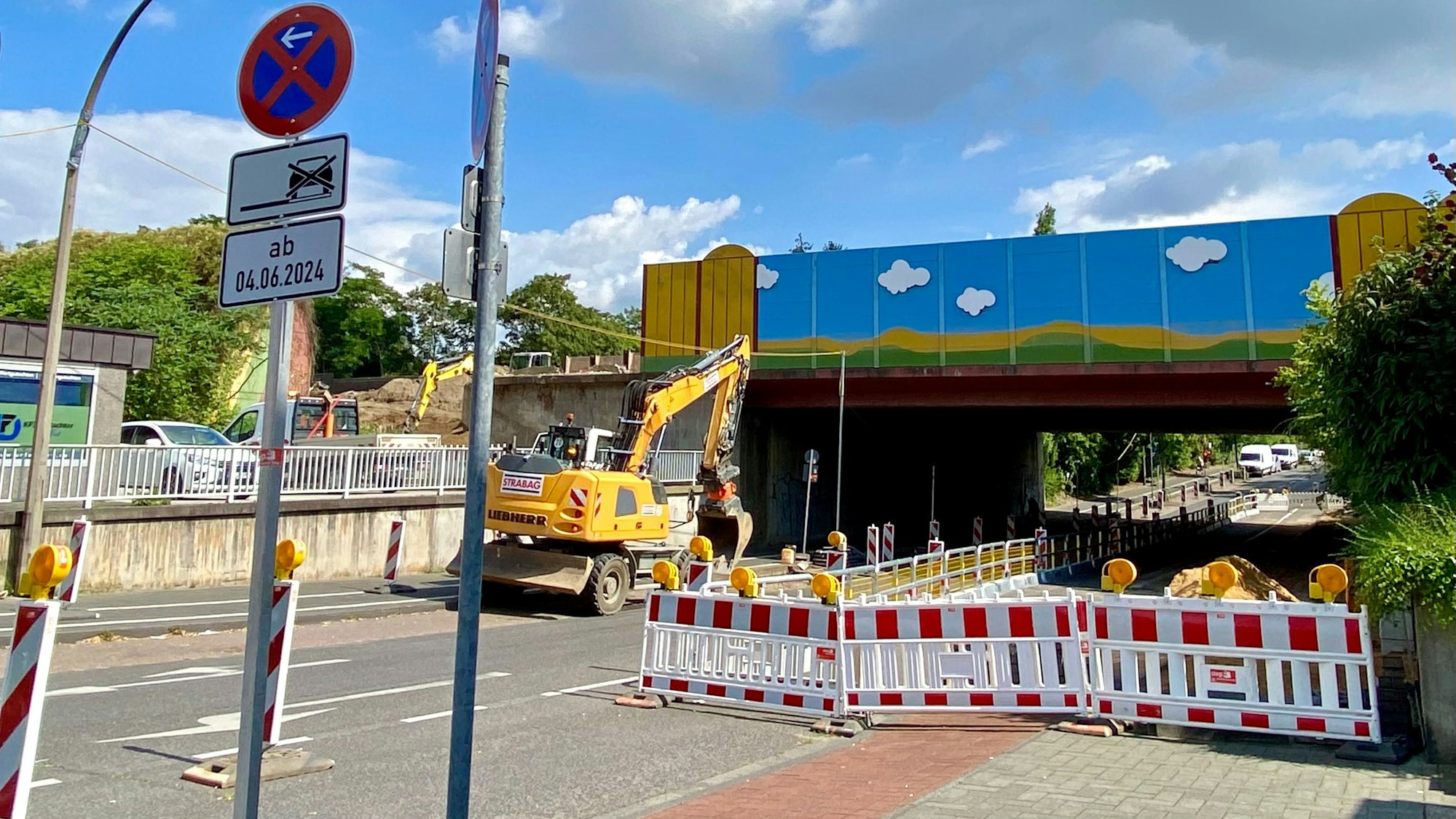 Zu sehen ist die Autobahnbrücke.