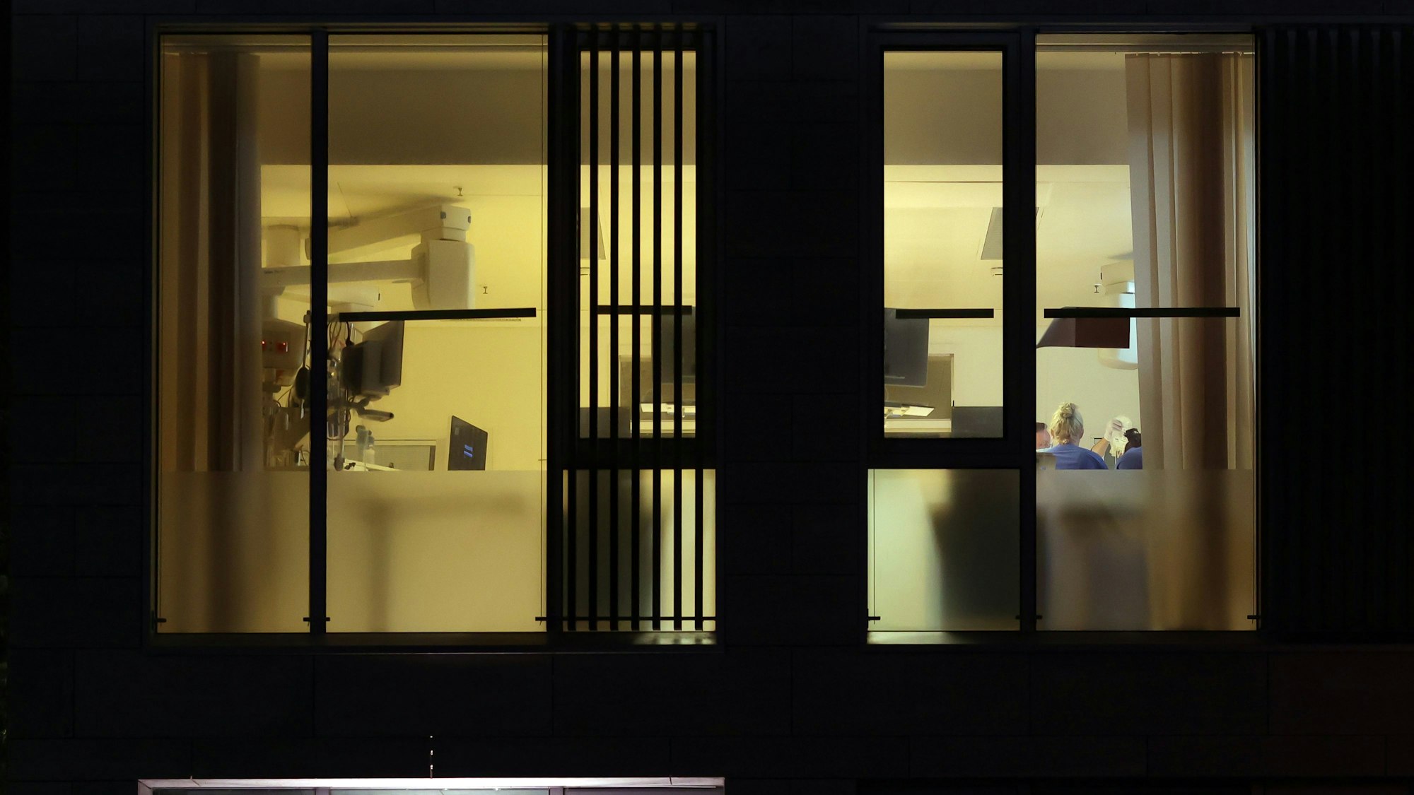 Städtische Kliniken müssen noch härter sparen als bisher – Klinikverbund mit der Uniklinik Köln ist wohl vom Tisch. (Archivbild)