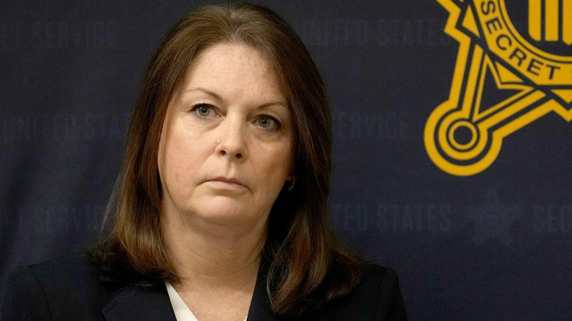 Kimberly Cheatle, die Direktorin des US-amerikanischen Secret Service, nimmt an einer Pressekonferenz teil.