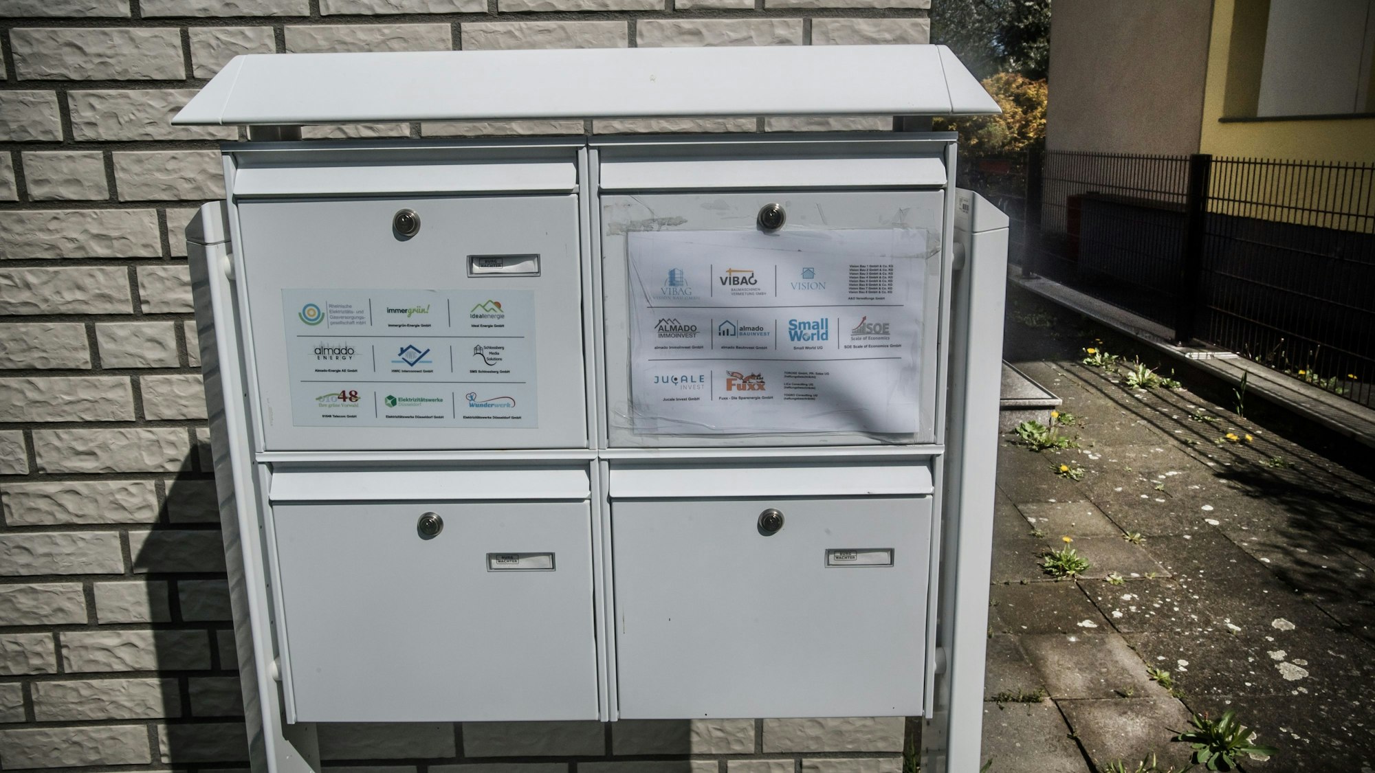 Hitdorf Lohrstraße 81. Über 20 Briefkastenfirmen im leeren Einfamilienhaus. Foto: Ralf Krieger