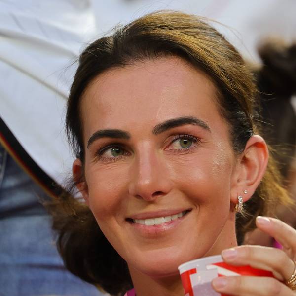 Lisa Müller, Frau von Thomas Müller, auf der Tribüne bei der EM.