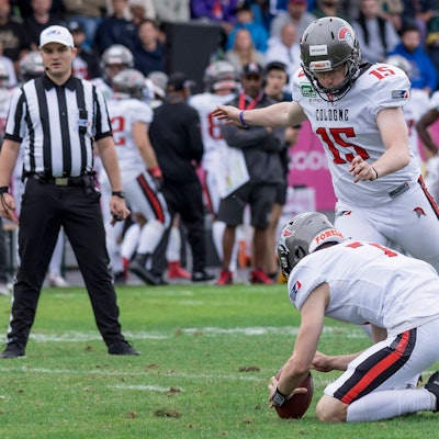 European League of Football: Frankfurt Galaxy - Cologne Centurions, PSD Bank Arena, Frankfurt, 01.07.2023 Alexander Frisch Cologne Centurions 7 & Jens Appelt Cologne Centurions 15, Frankfurt Galaxy - Cologne Centurions, Frankfurt, PSD Bank Arena, 1.7.2023 *** European League of Football Frankfurt Galaxy Cologne Centurions, PSD Bank Arena, Frankfurt, 01 07 2023 Alexander Frisch Cologne Centurions 7 Jens Appelt Cologne Centurions 15 , Frankfurt Galaxy Cologne Centurions, Frankfurt, PSD Bank Arena, 1 7 2023 Copyright: xBEAUTIFULxSPORTS/Gawlikx