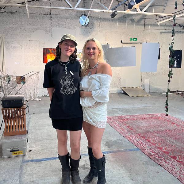Lena Kroj und Anouk Singer schaffen zum siebten Mal eine Plattform für junge Kunstschaffende.
