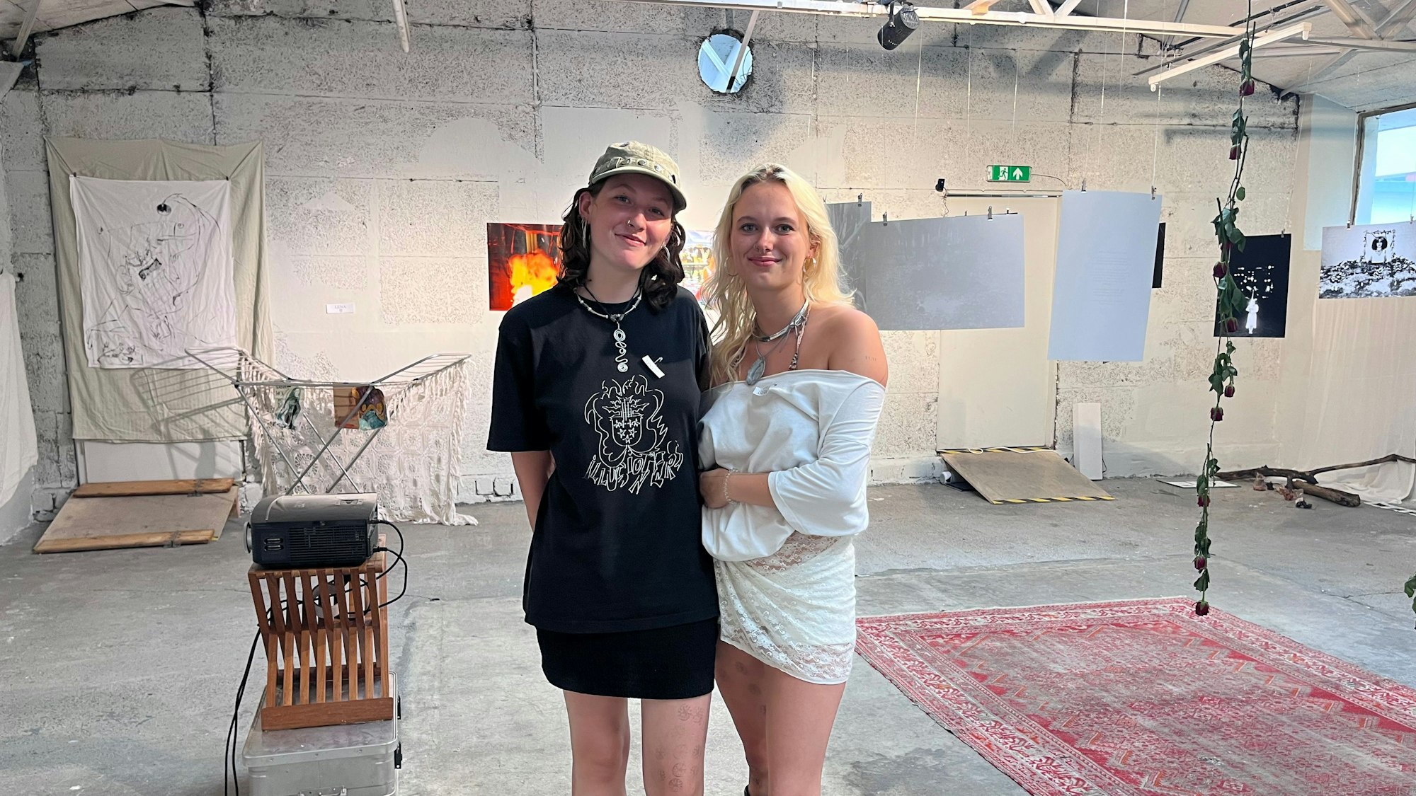 Lena Kroj und Anouk Singer schaffen zum siebten Mal eine Plattform für junge Kunstschaffende.