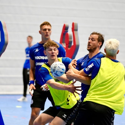 Beim ersten Training wurde auch mit dem Handball gearbeitet.