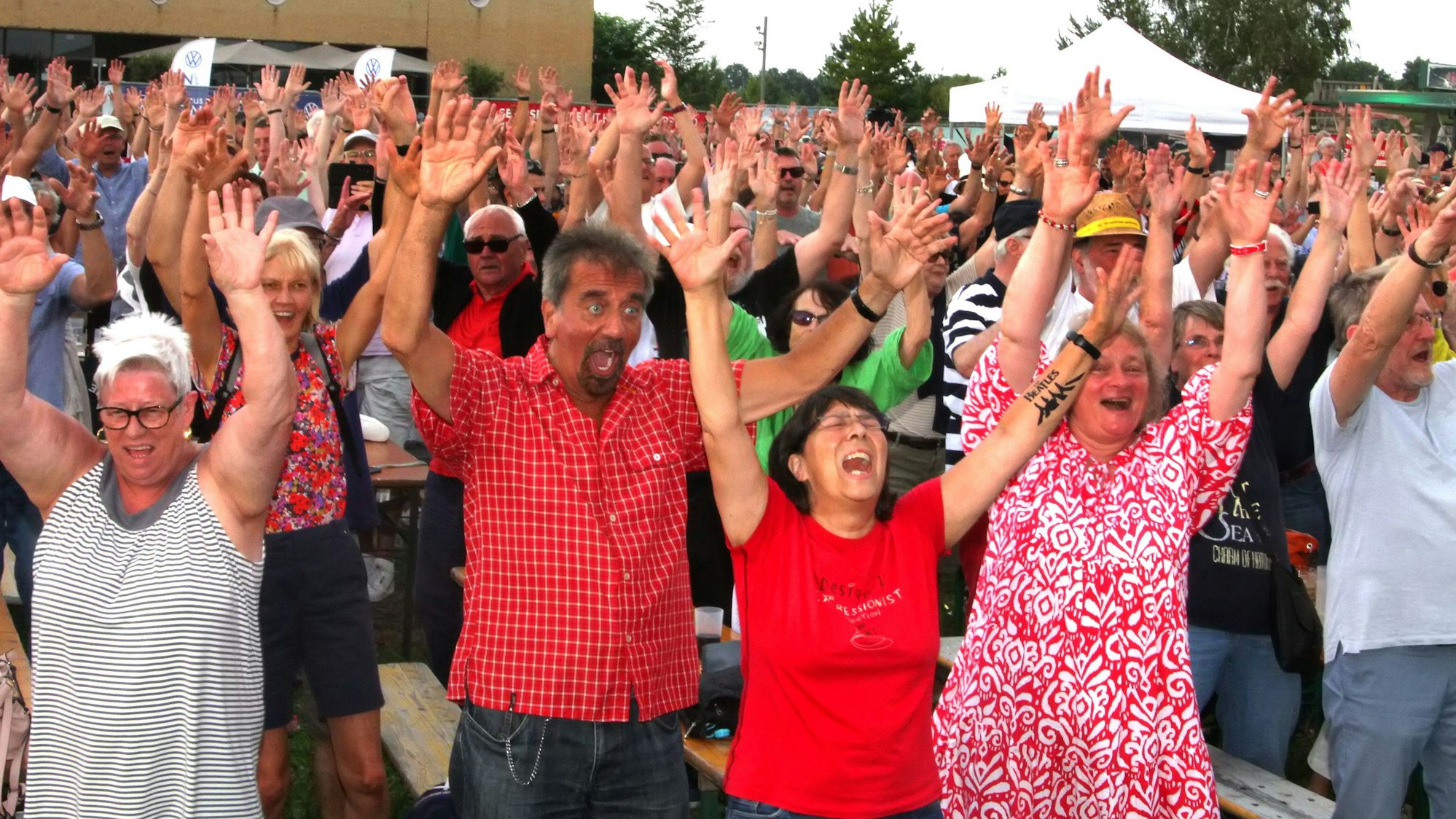 Bereit zum Ausrasten: Fast 1000 Fans am Forum Terra Nova hatten beim Abschiedskonzert von Hard Day's Night einen Riesenspaß.