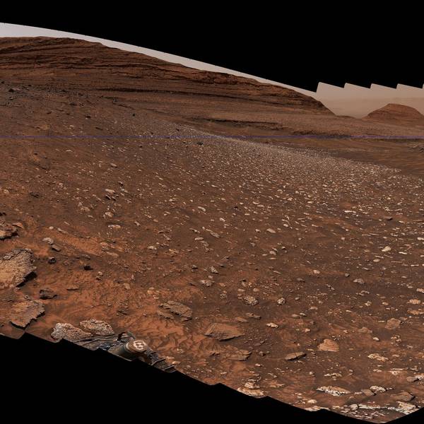 Aufnahmen des Mars-Rovers „Curiosity“ im Gediz Vallis Channel, wo erstmals reiner Schwefel auf dem Mars entdeckt wurde. Die Forscher der Nasa nennen es eine „ungewöhnliche und seltsame“ Entdeckung.