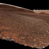 Aufnahmen des Mars-Rovers „Curiosity“ im Gediz Vallis Channel, wo erstmals reiner Schwefel auf dem Mars entdeckt wurde. Die Forscher der Nasa nennen es eine „ungewöhnliche und seltsame“ Entdeckung.